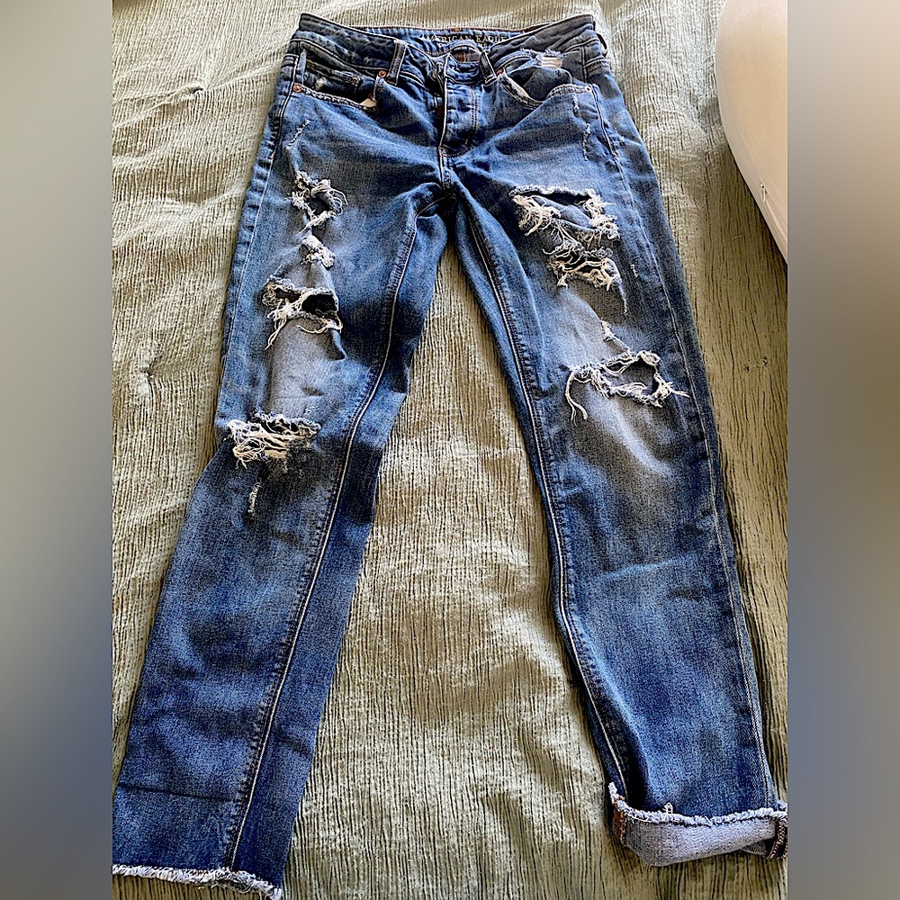 American Eagle ripped jeans, Barley worn good condition!